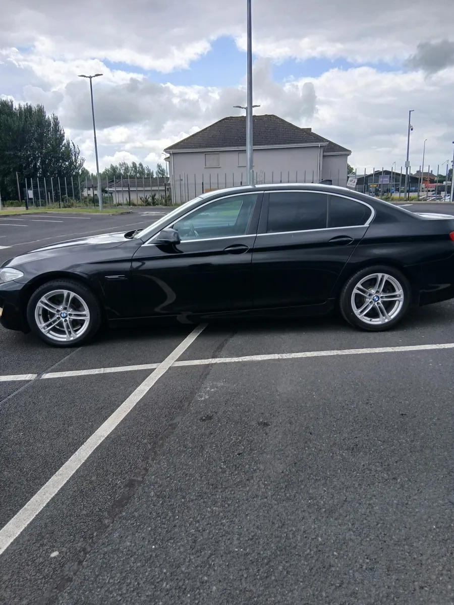 BMW 5-Series 2012 - Image 2