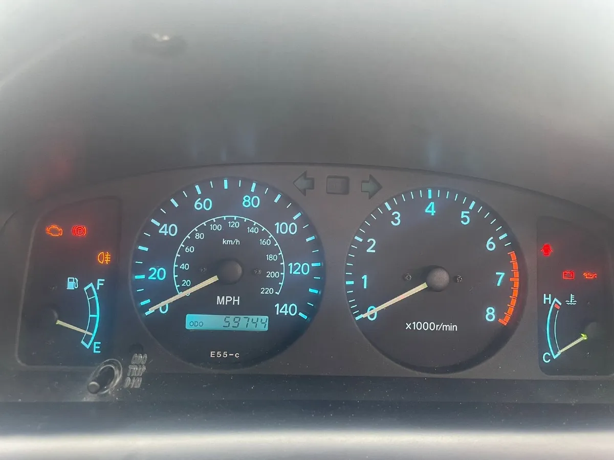 Toyota Corolla 2000 - Image 2