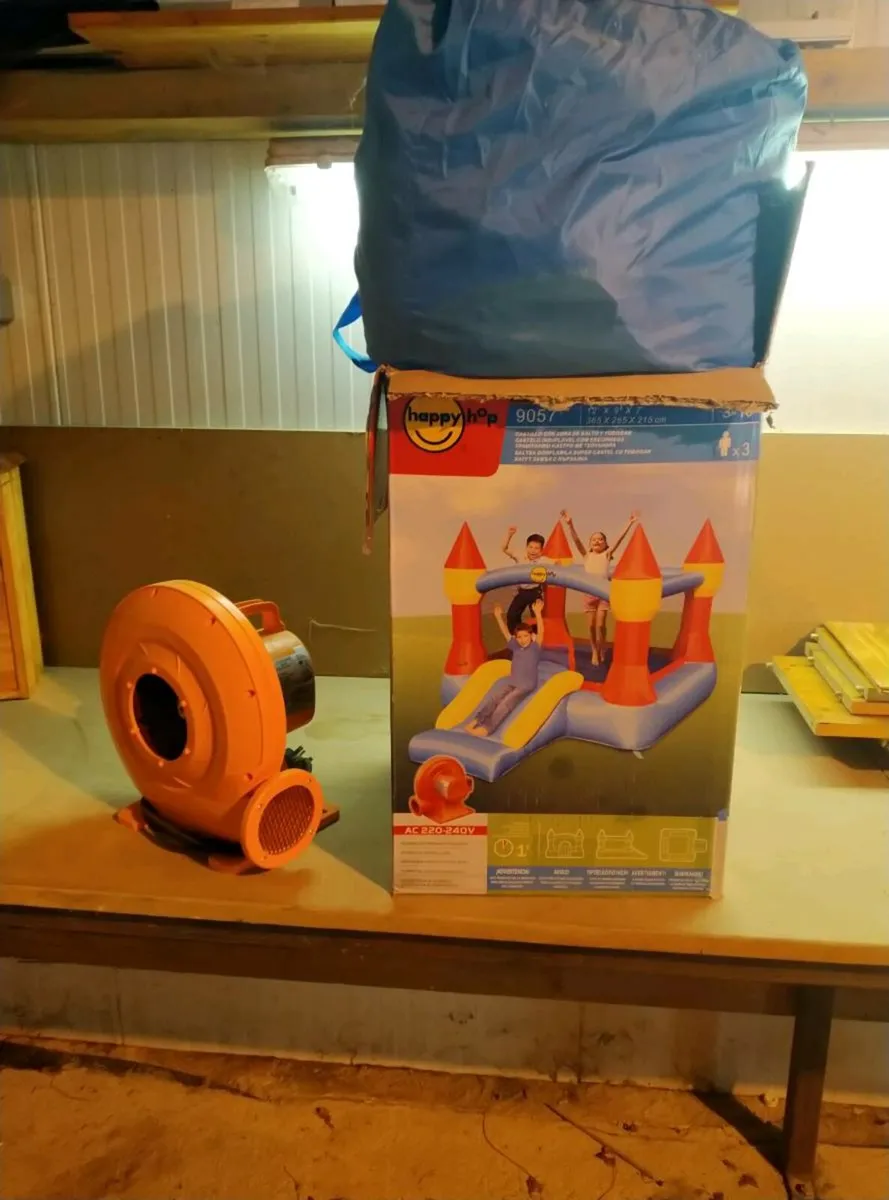 Bouncing castle - Image 1