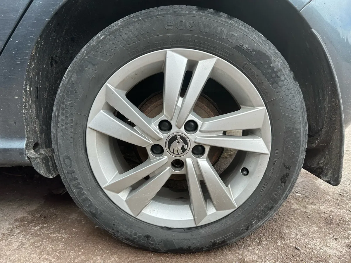 Skoda fabia alloys and tyres - Image 1