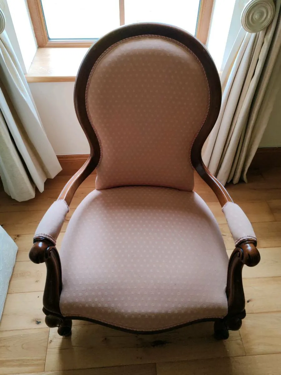 Antique style chair - Image 1