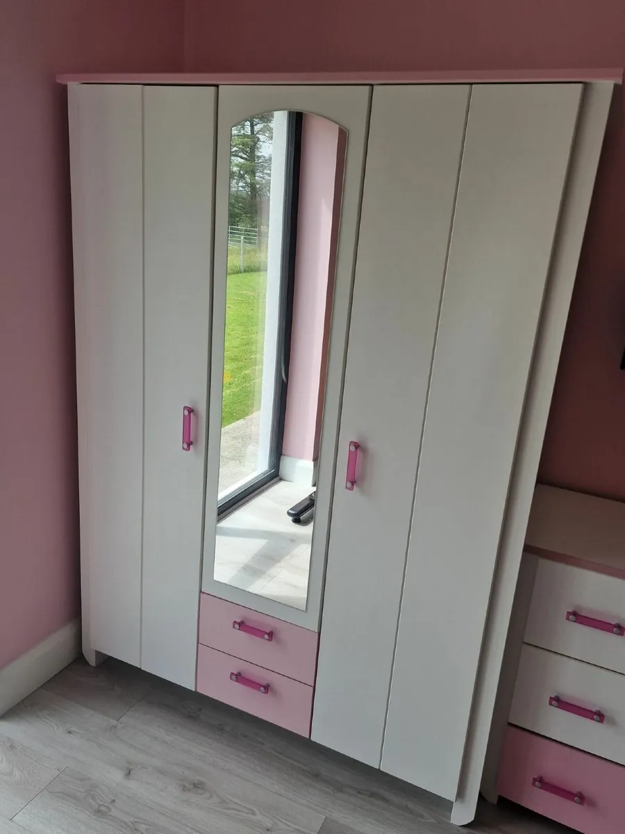 Wardrobe bedroom set - Image 1