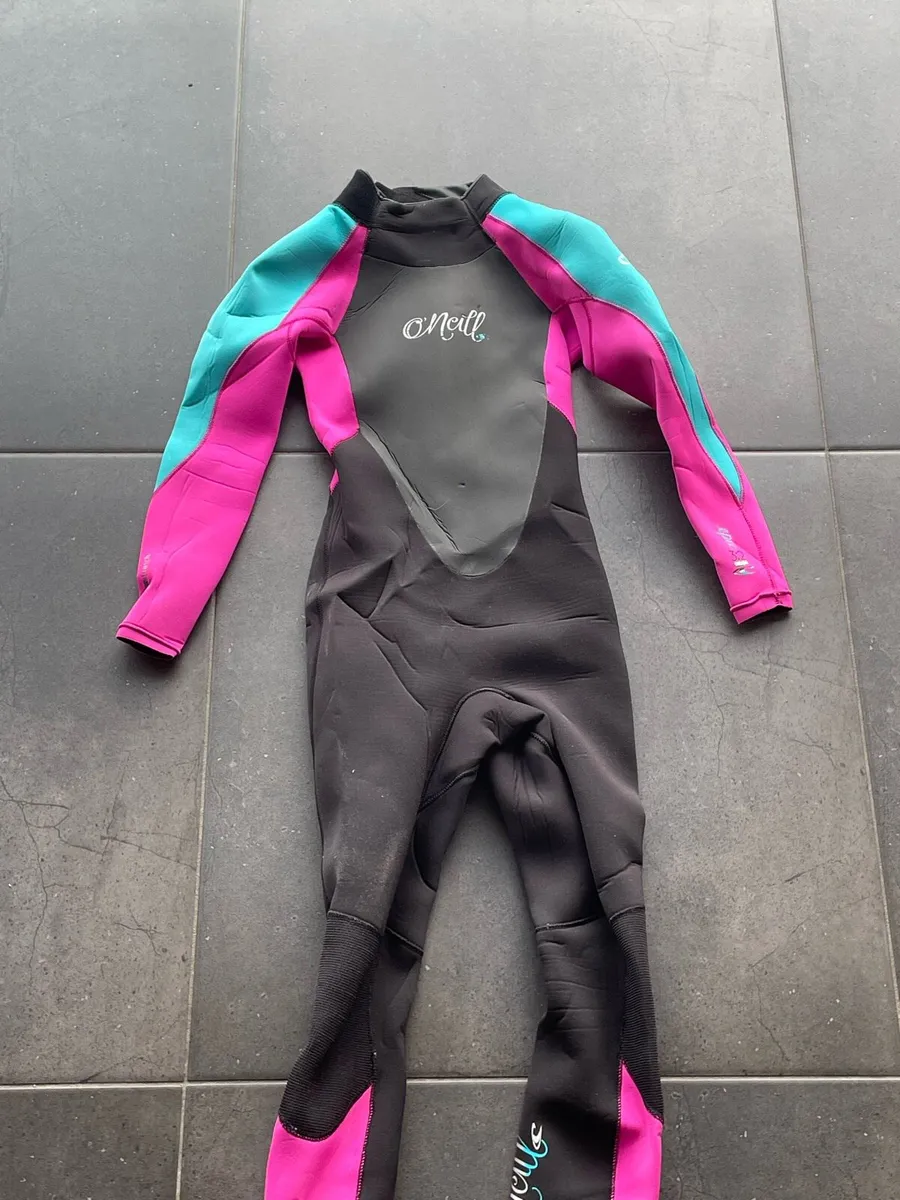 2 O’neills Kids Wetsuits - Image 1