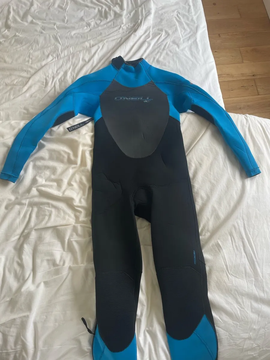 2 O’neills Kids Wetsuits - Image 2