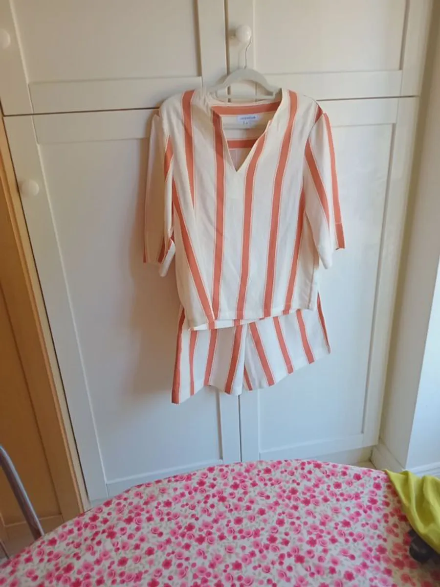 Top and Shorts - Image 2