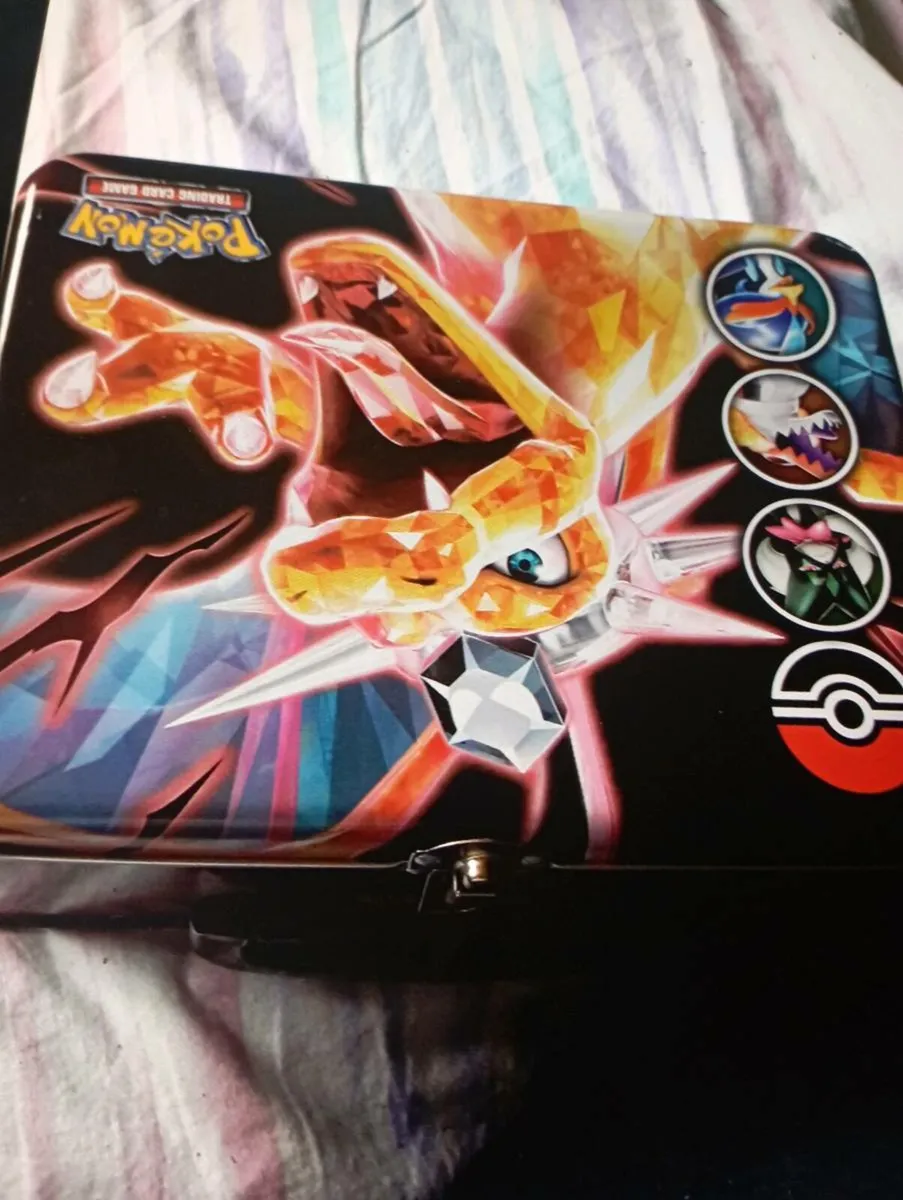 OFFICIAL POKÉMON CHARIZARD COLLECTOR'S CHEST - Image 1