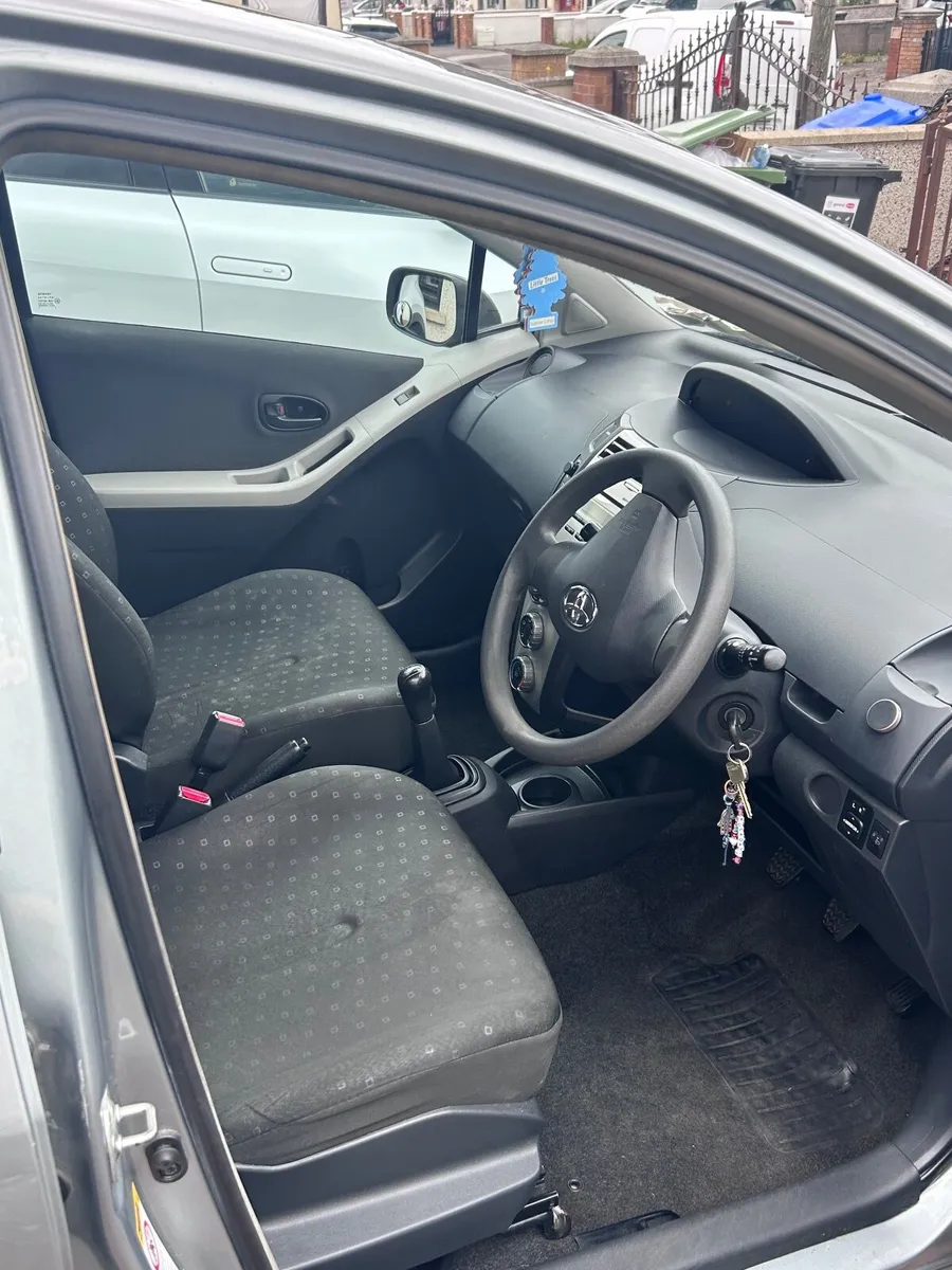 Toyota Yaris 2008 - Image 2