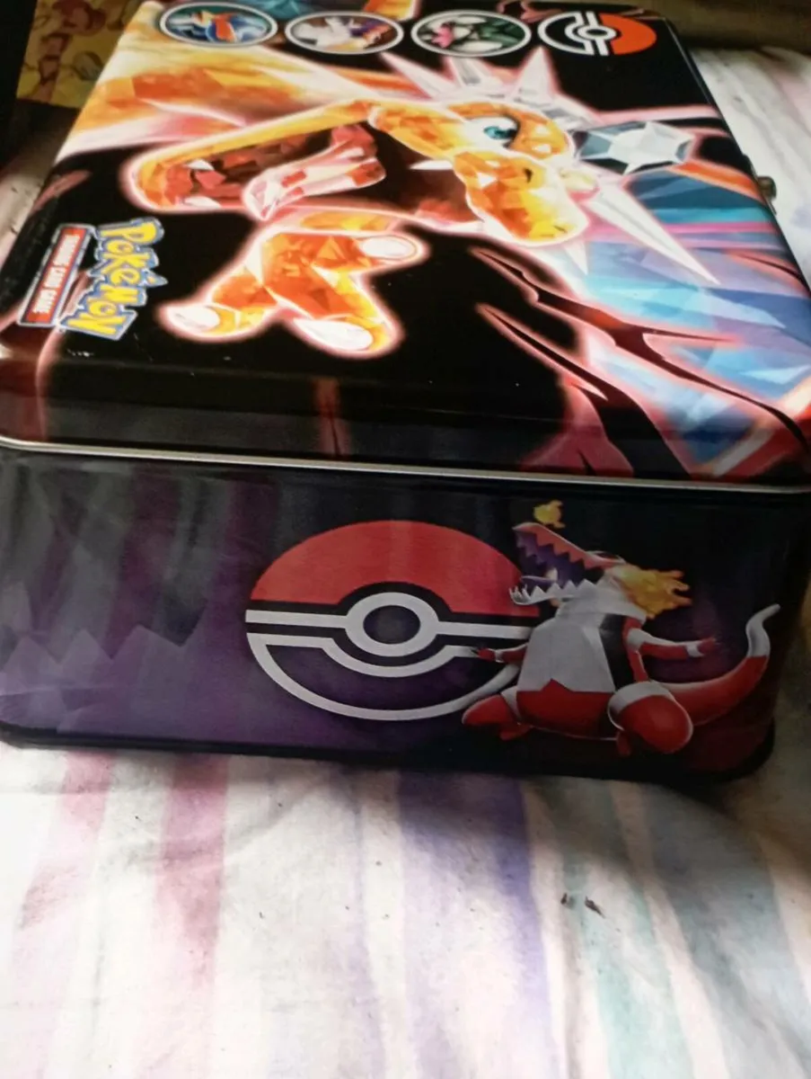 OFFICIAL POKÉMON CHARIZARD COLLECTOR'S CHEST - Image 3