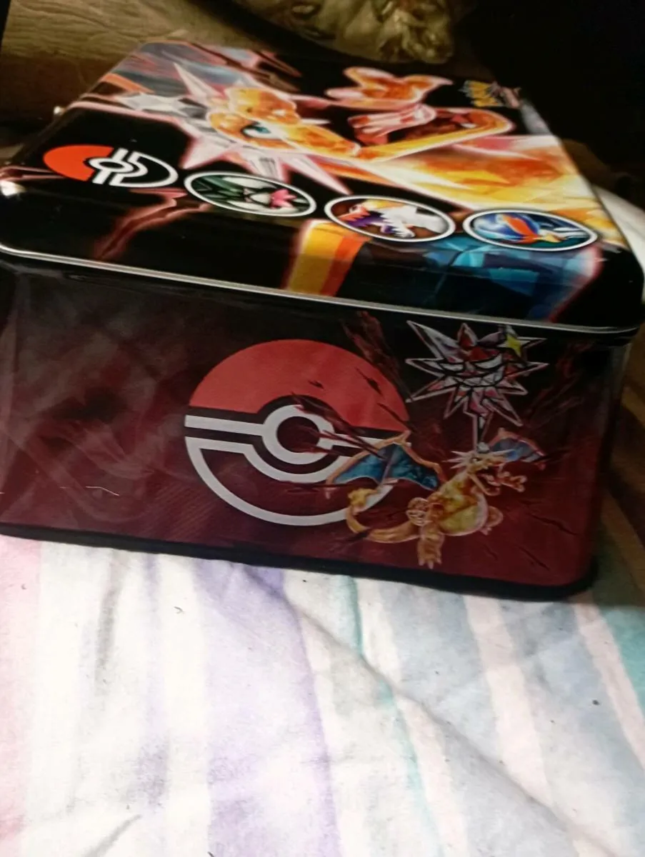 OFFICIAL POKÉMON CHARIZARD COLLECTOR'S CHEST - Image 4