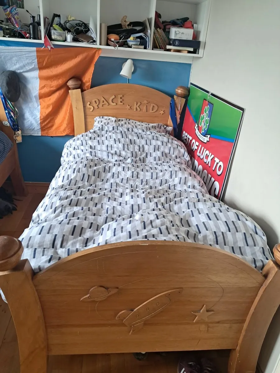 Single Beds - Image 2