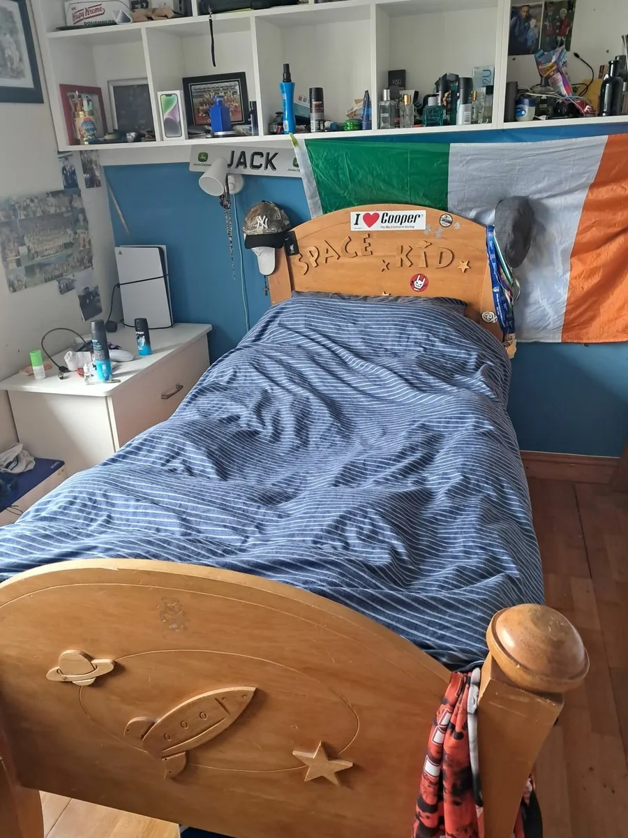 Single Beds - Image 3