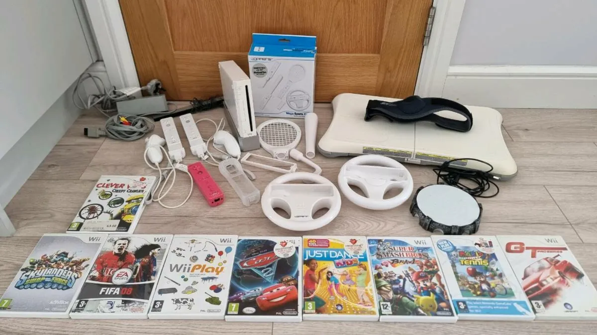 Nintendo Wii bundle - Image 1