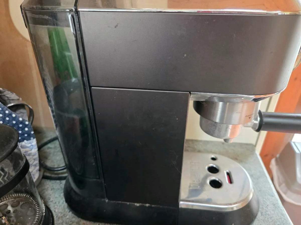 DeLonghi Coffee Machine - Image 4