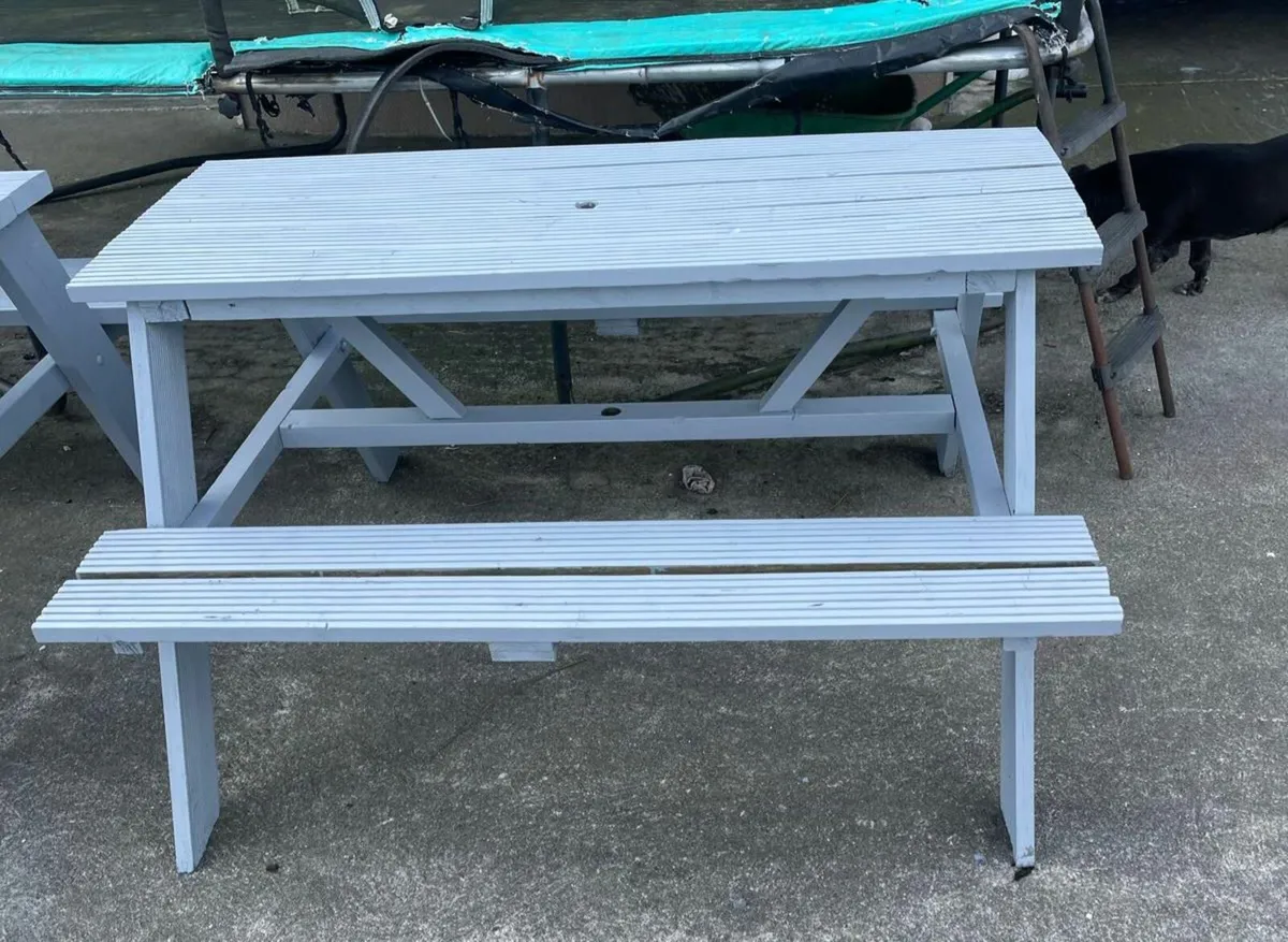 Picnic bench - Image 1