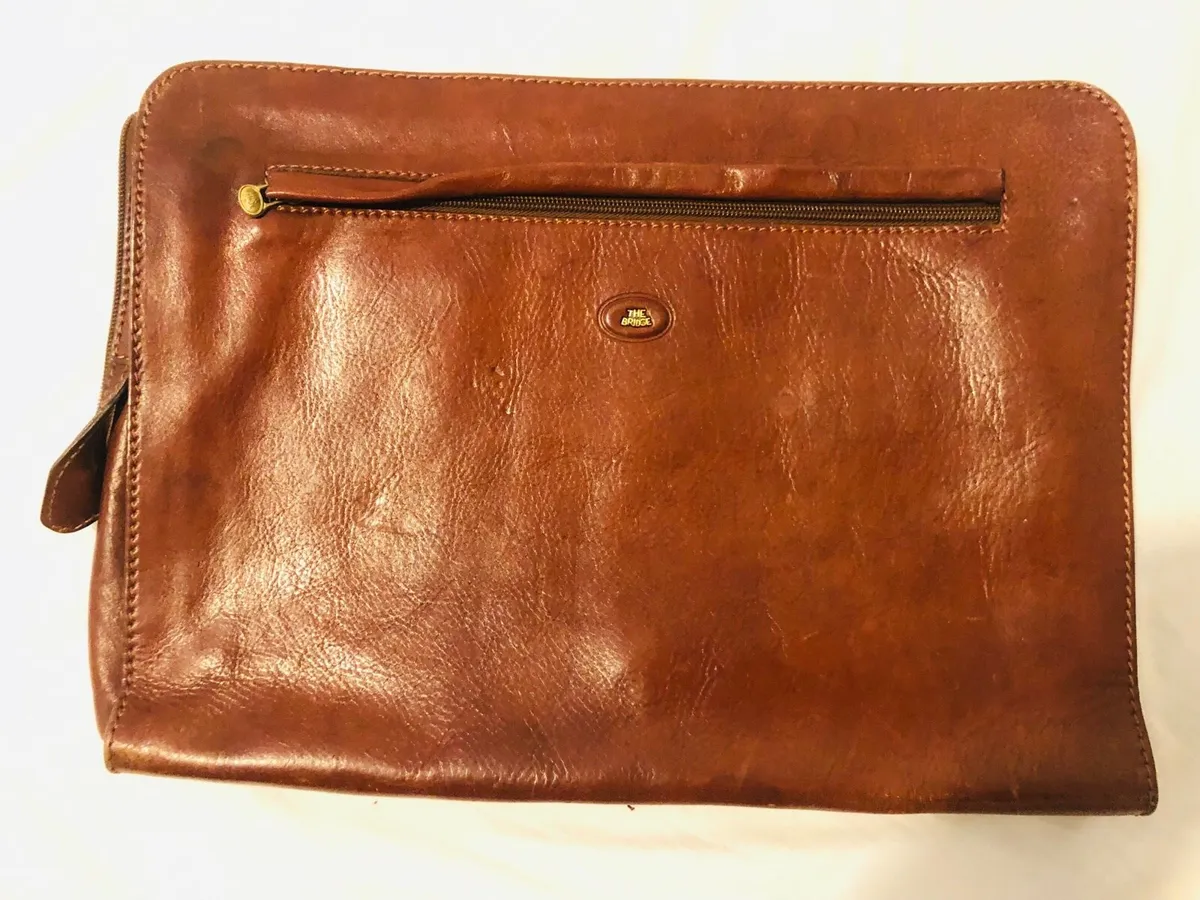 THE BRIDGE LEATHER DOCUMENT HOLDER - Image 1
