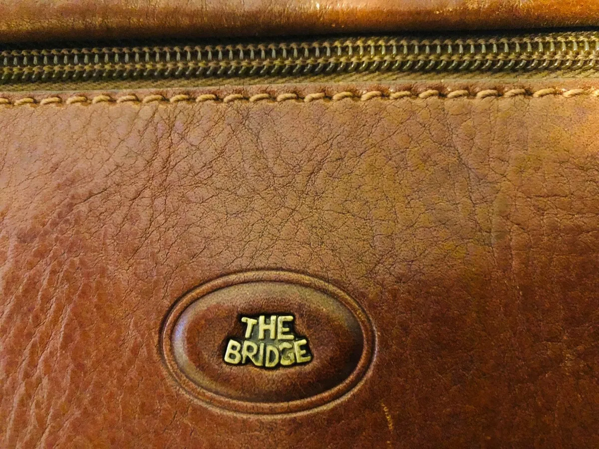 THE BRIDGE LEATHER DOCUMENT HOLDER - Image 2