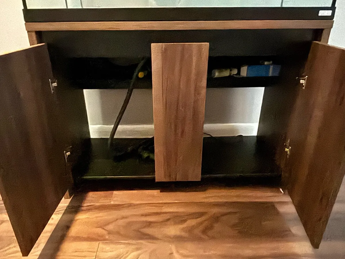 Fish tank and unit - Image 3