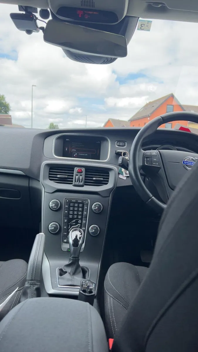 Volvo V40 2014 - Image 2