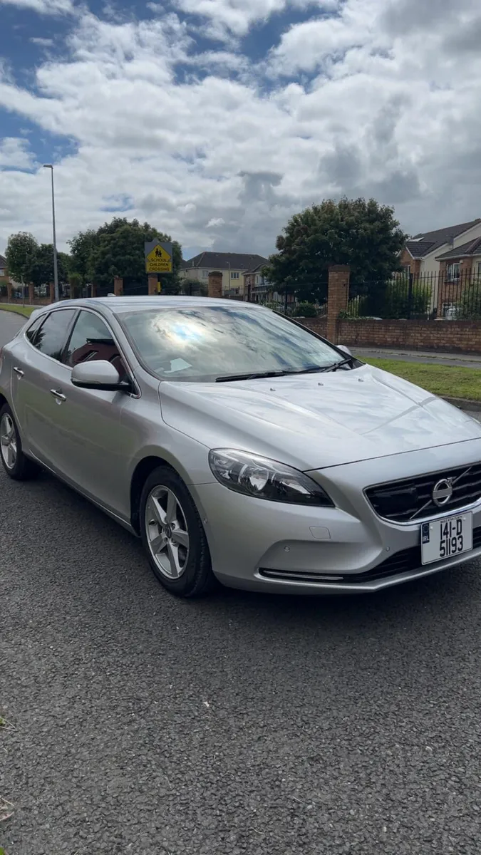 Volvo V40 2014 - Image 1