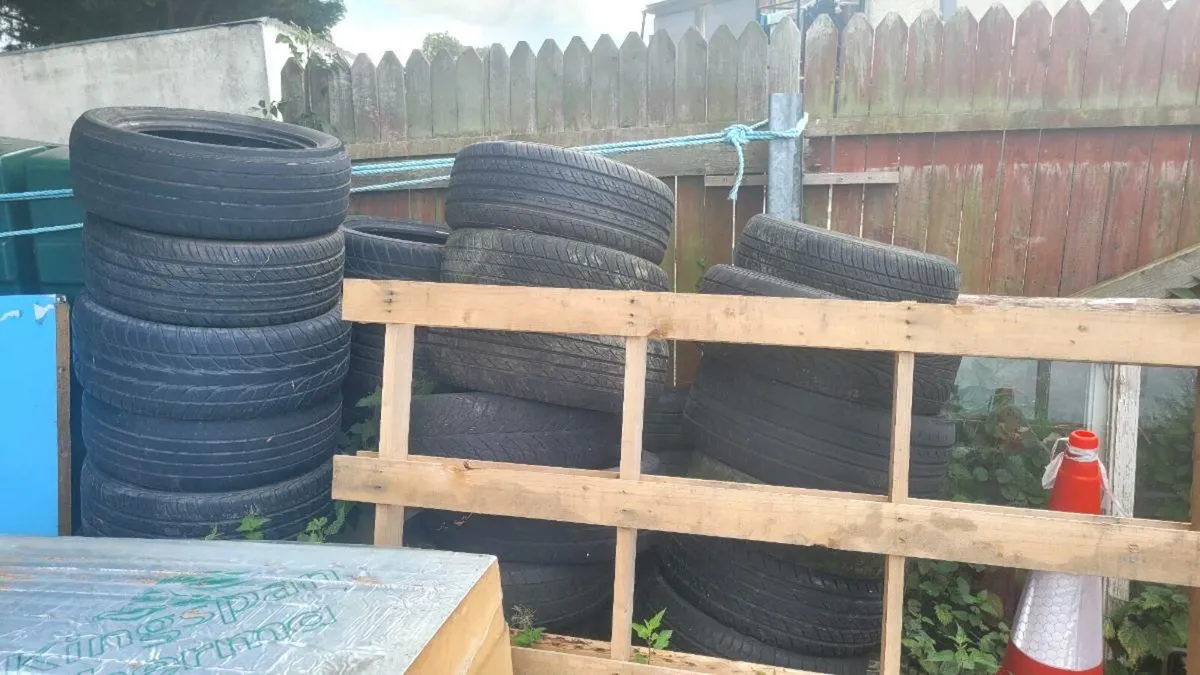 Car tyres old - Image 1