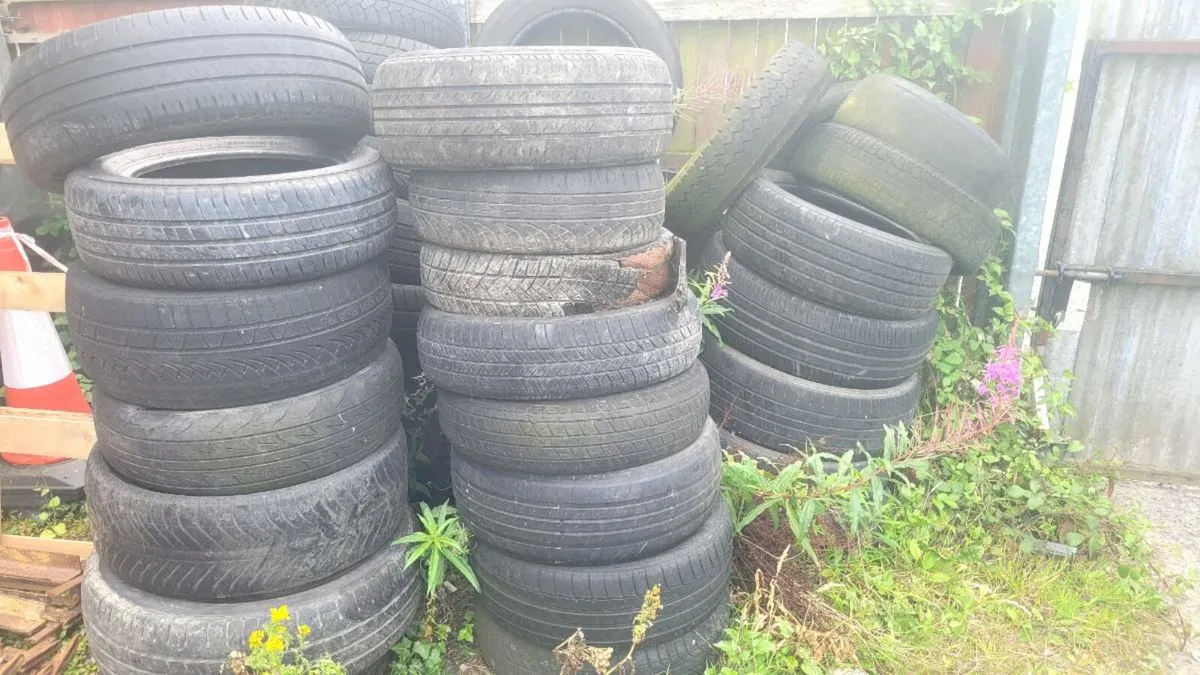 Car tyres old - Image 3