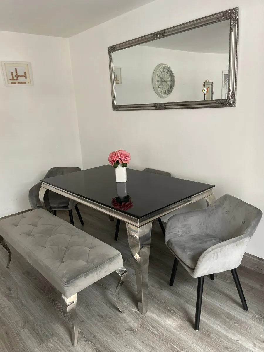 Dining table with chairs - Image 2