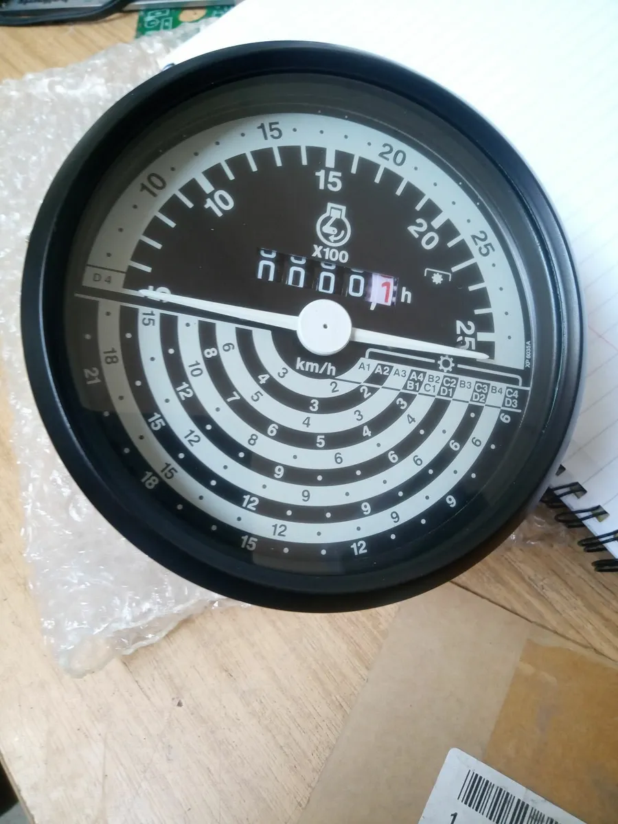 John Deere Speed-hour meter, new old stock - Image 1