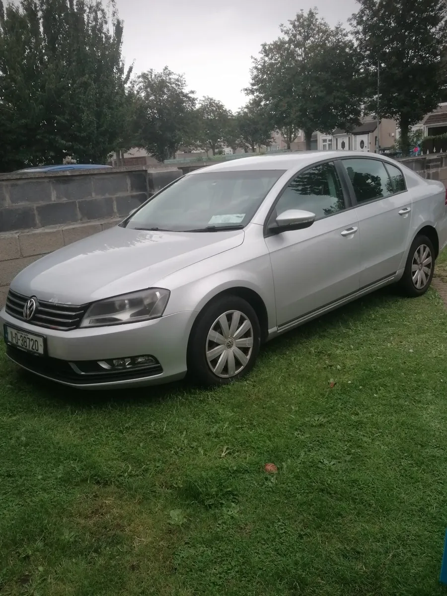 Volkswagen Passat 2011 - Image 2