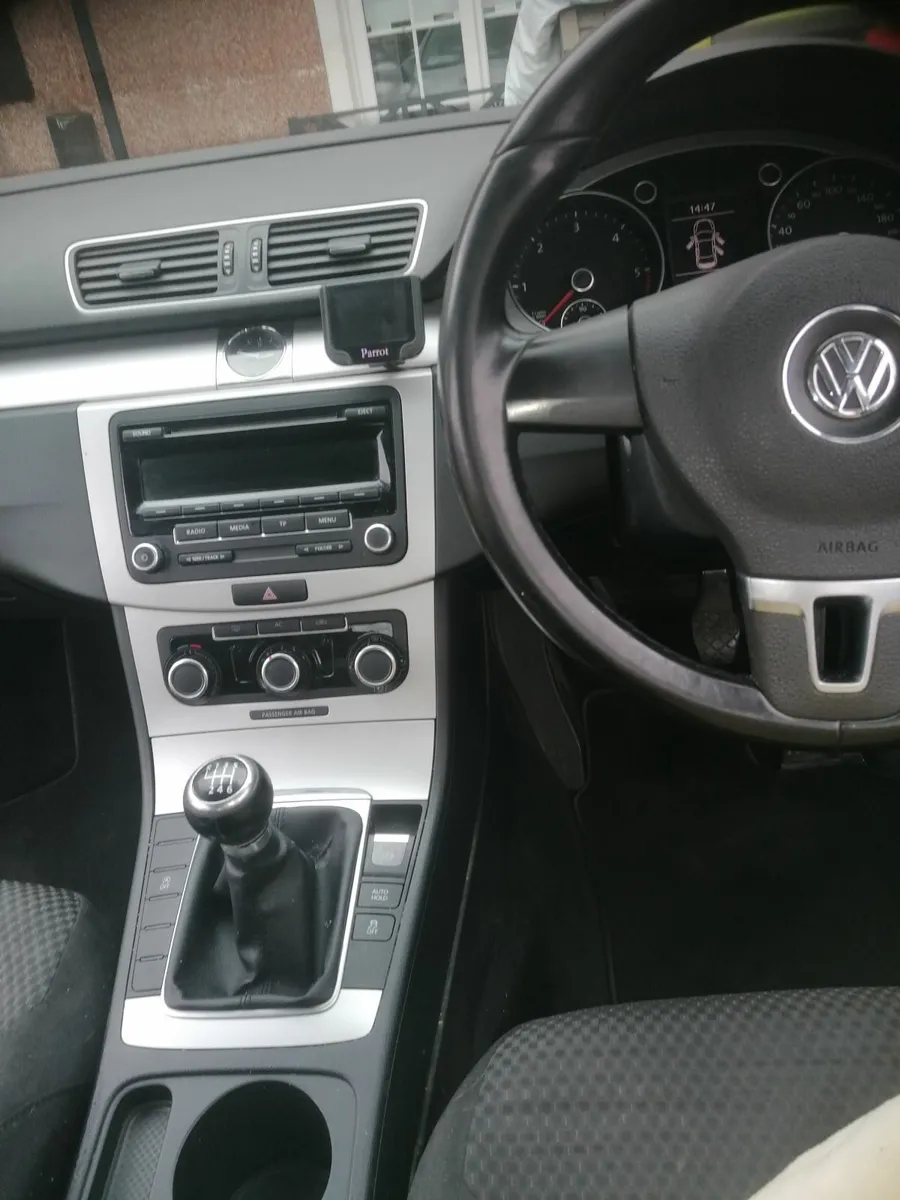 Volkswagen Passat 2011 - Image 3