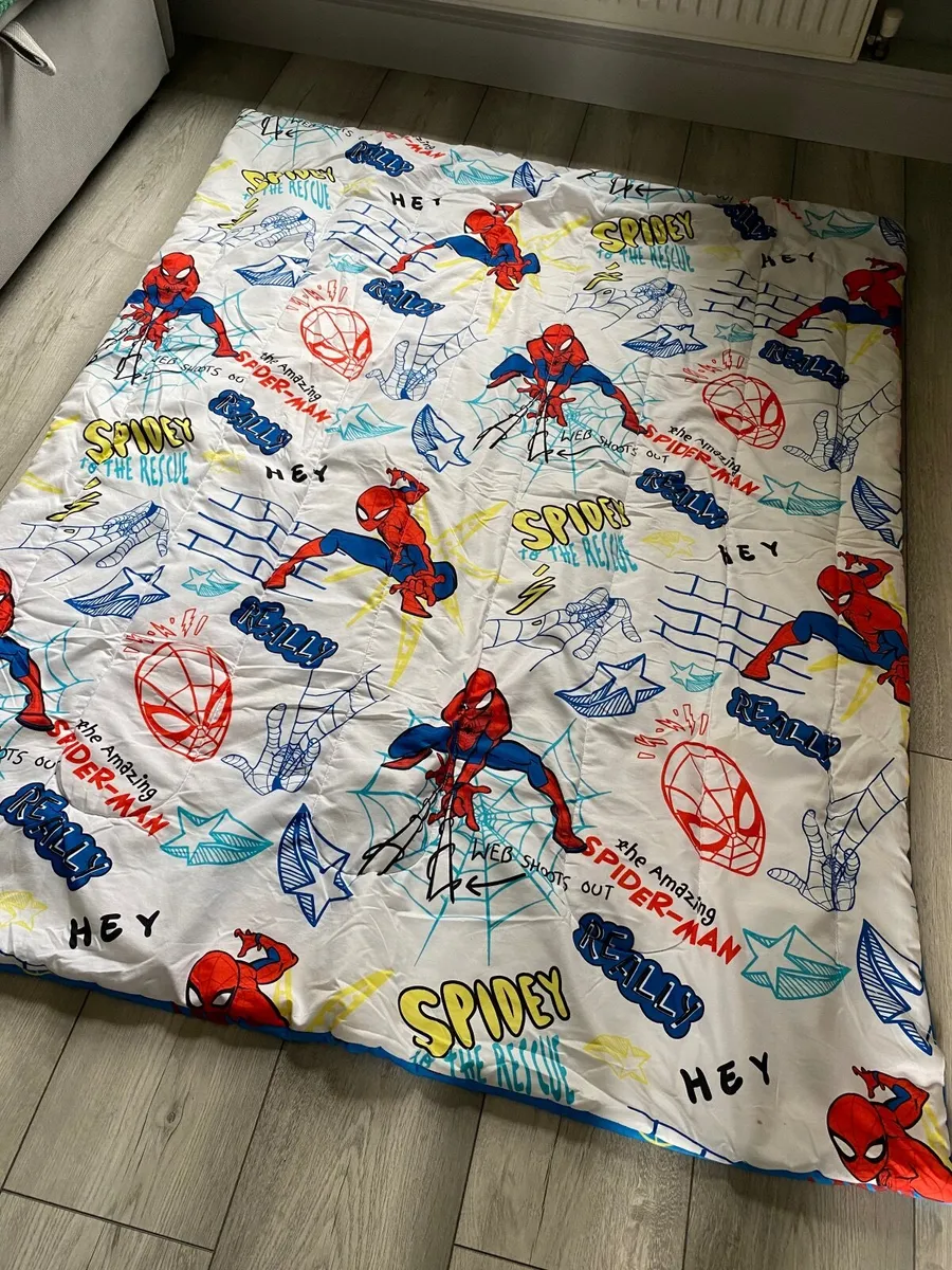 Reversible Spider-Man blanket