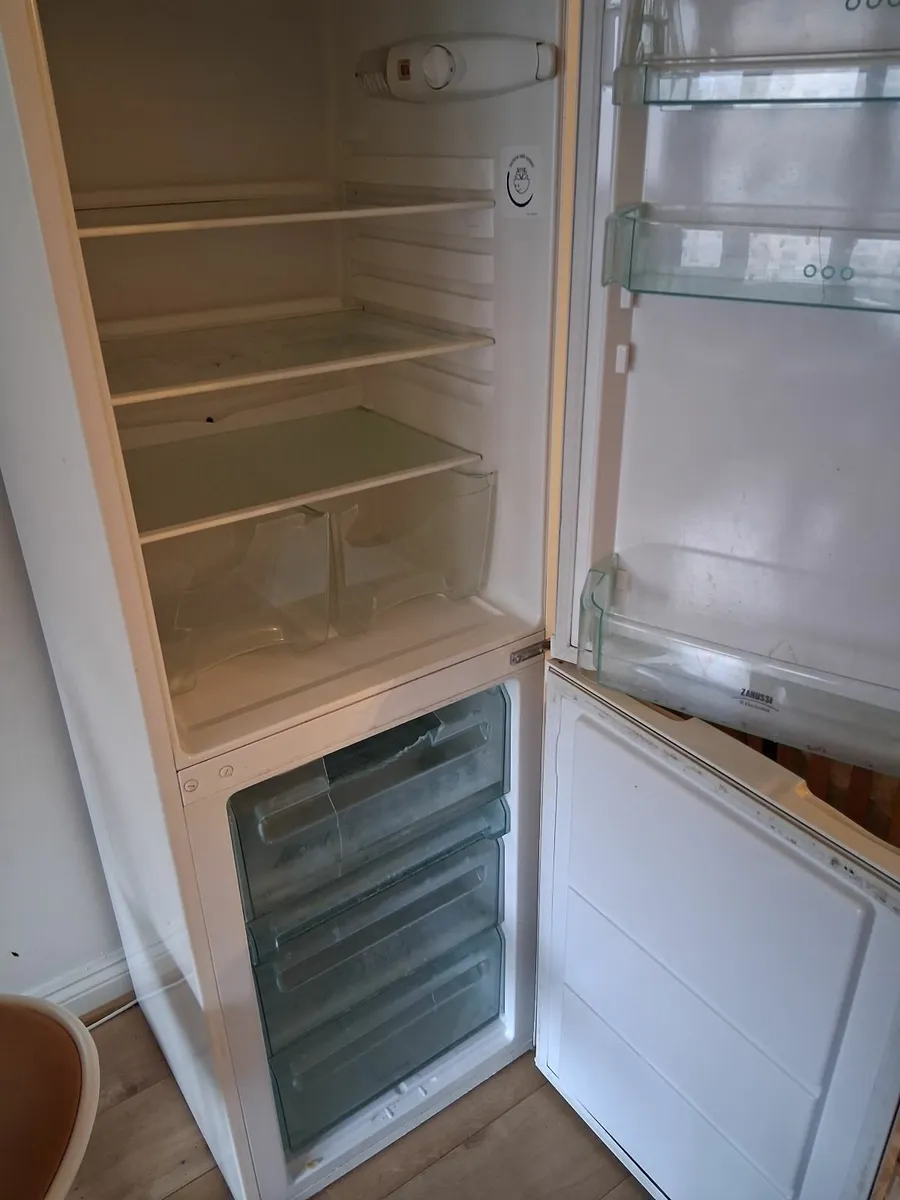 FRIDGE FREEZER - Image 2