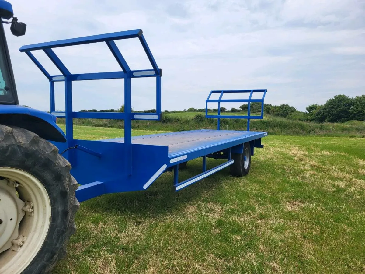 Bale trailer - Image 1