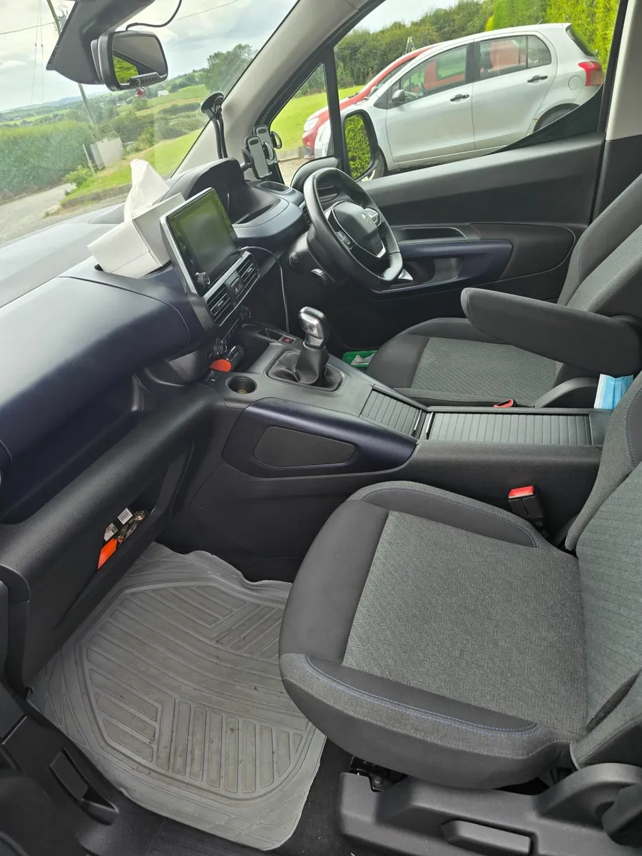 Taxi Peugeot Rifter 2019 - Image 2