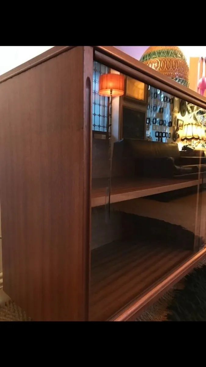 Mid century glass fronted sideboard/cabinet - Image 3