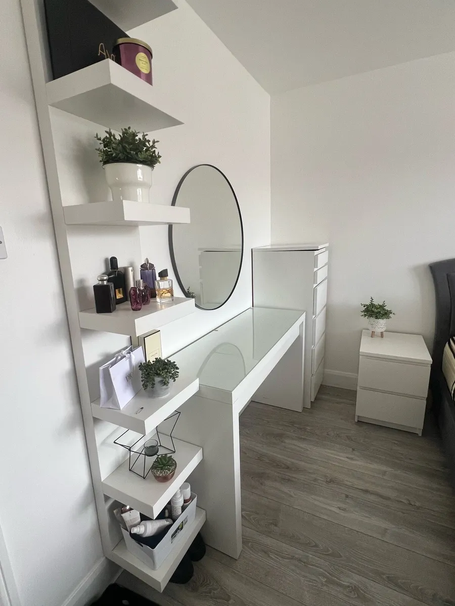 Bedroom furniture - Image 1