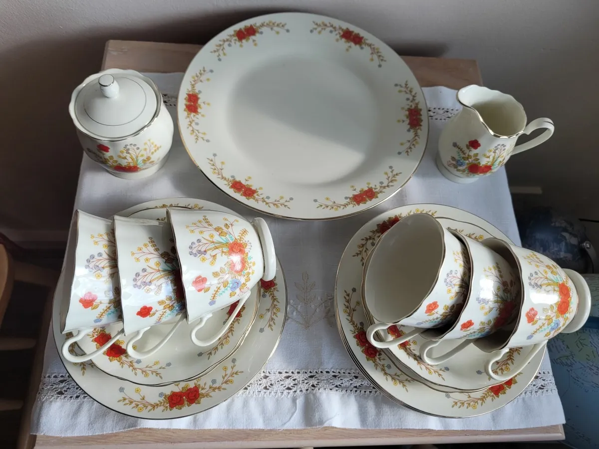 22 Piece ‘Budlet’ Fine China Tea Set - Image 1