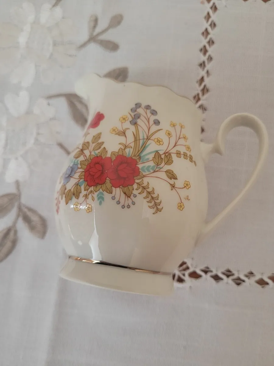22 Piece ‘Budlet’ Fine China Tea Set - Image 3