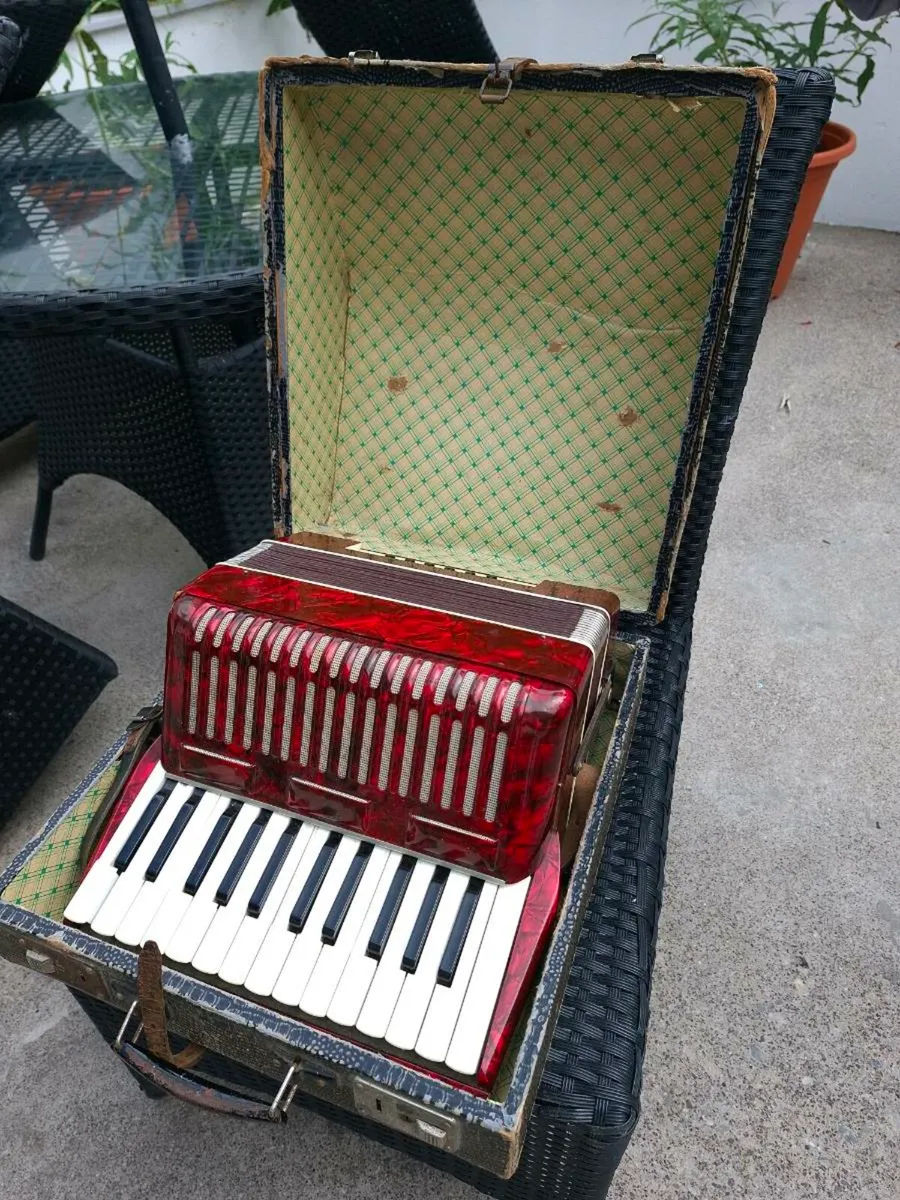 Lovely old Vintage Accordian with Original Case - Image 3