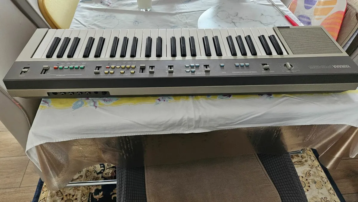 Yamaha PS-25 Keyboard - Image 3