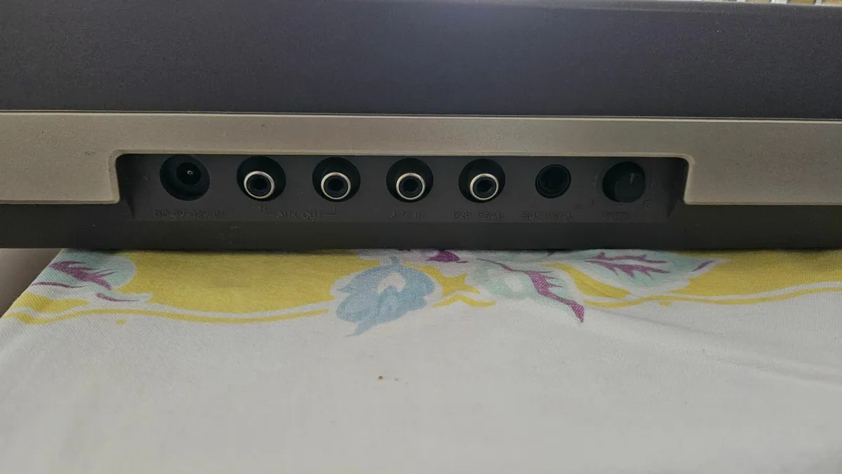 Yamaha PS-25 Keyboard - Image 4