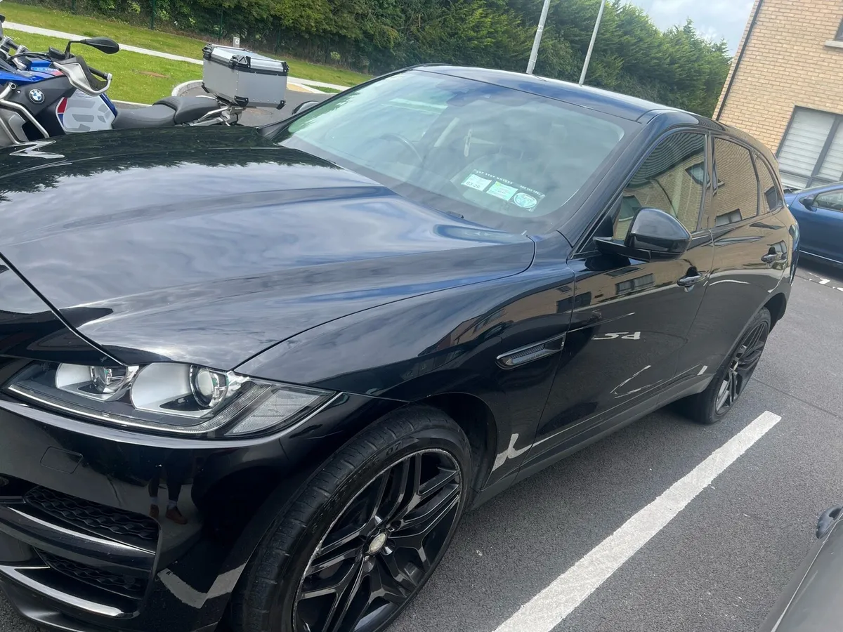 2019 Jaguar F-Pace - Image 4