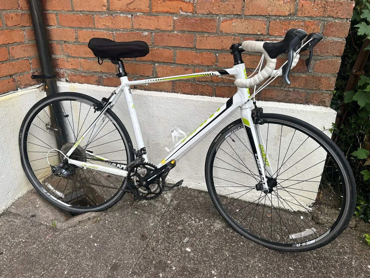 Giant Defy Road Bike - Image 1