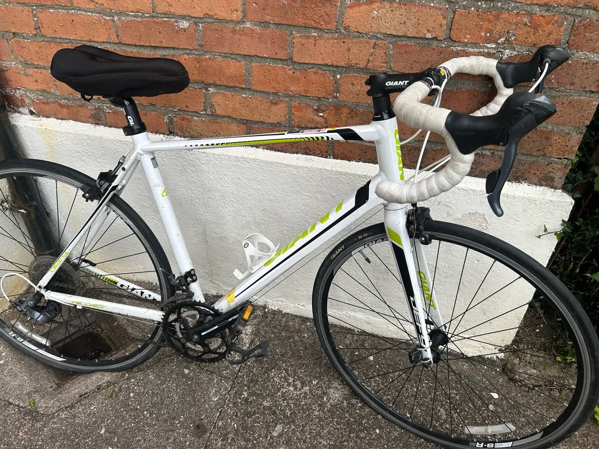 Giant Defy Road Bike - Image 2
