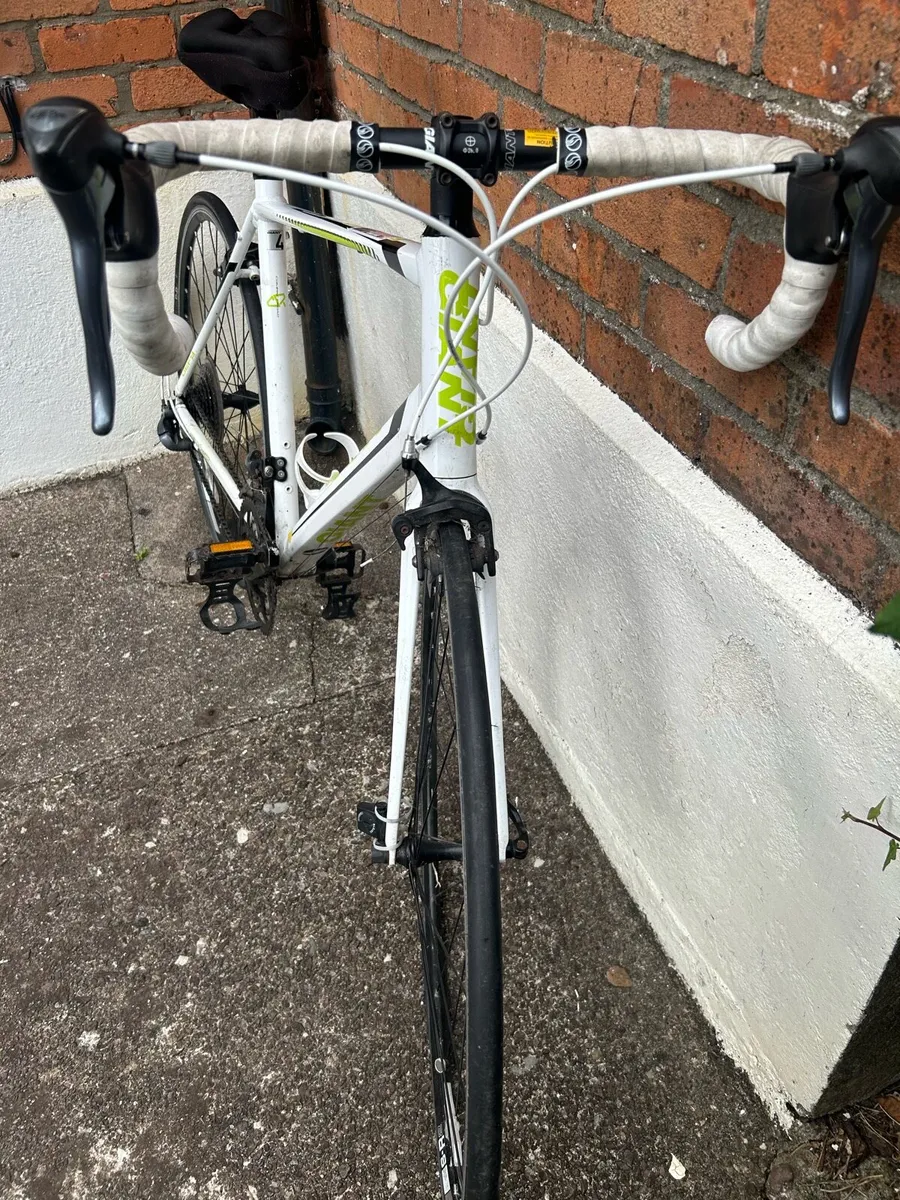 Giant Defy Road Bike - Image 3