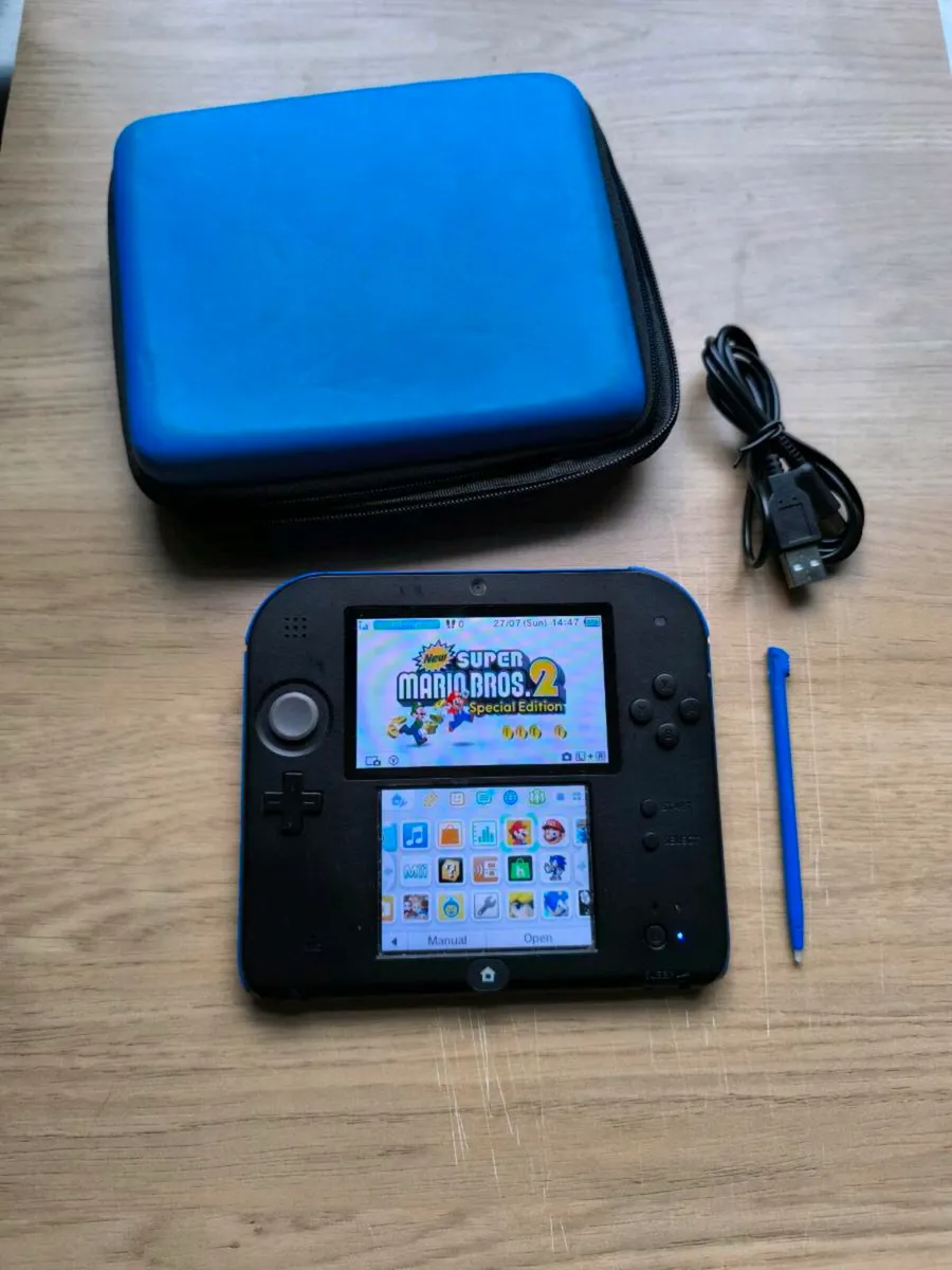 Nintendo 2DS with 20 games - Image 1