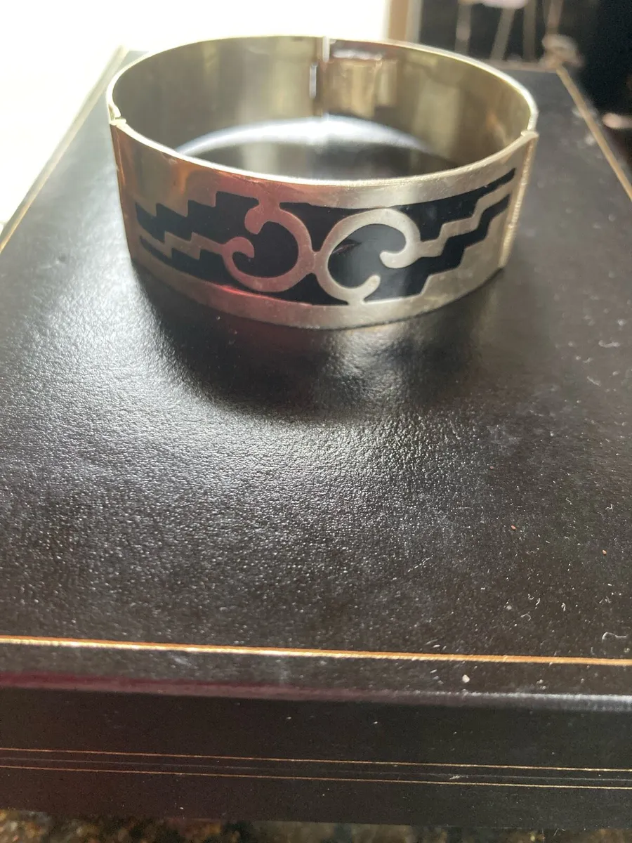 Handmade Mexican solid silver bangle - Image 1