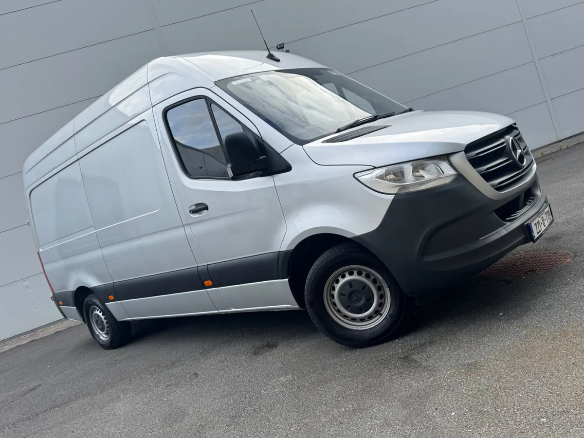 Mercedes-Benz Sprinter 2022 MWB - Image 3