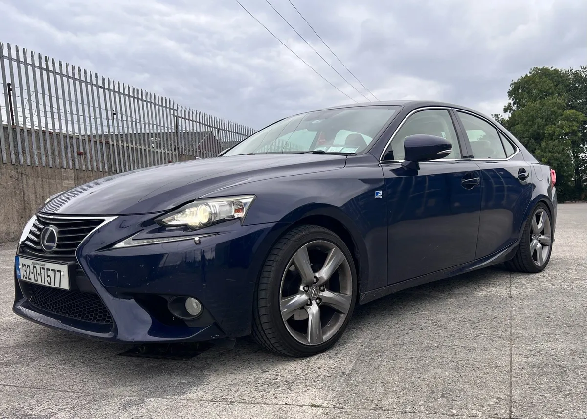 Lexus IS300h Premier - Image 1