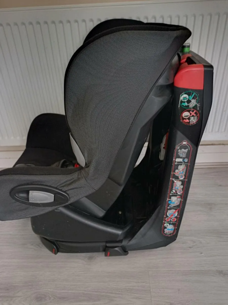 Kids maxi-cosi axis swivel car seat - Image 4