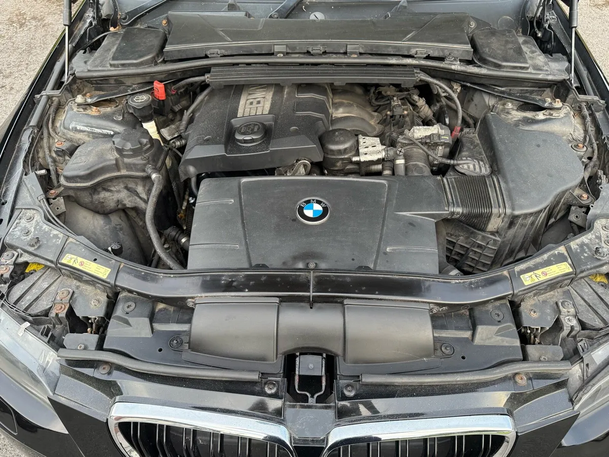 BMW320i - Image 2
